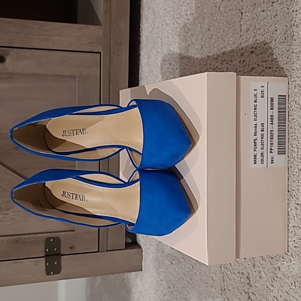 Women's Electric Blue Pumps size 9